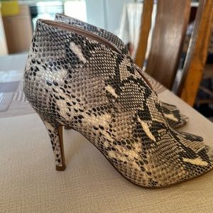 Never been worn Halogen heels!